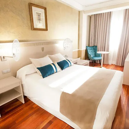 Hotel Alfonso Viii 4*