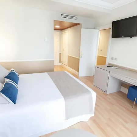 Hotel Alfonso Viii 4*