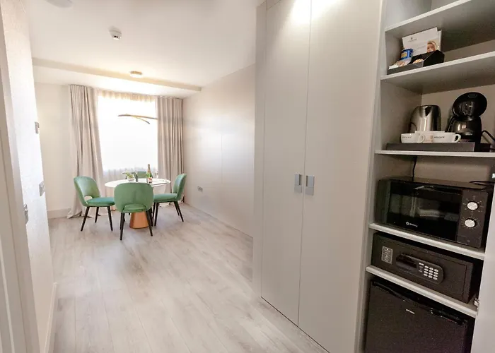 Hotel Alfonso Viii 4*