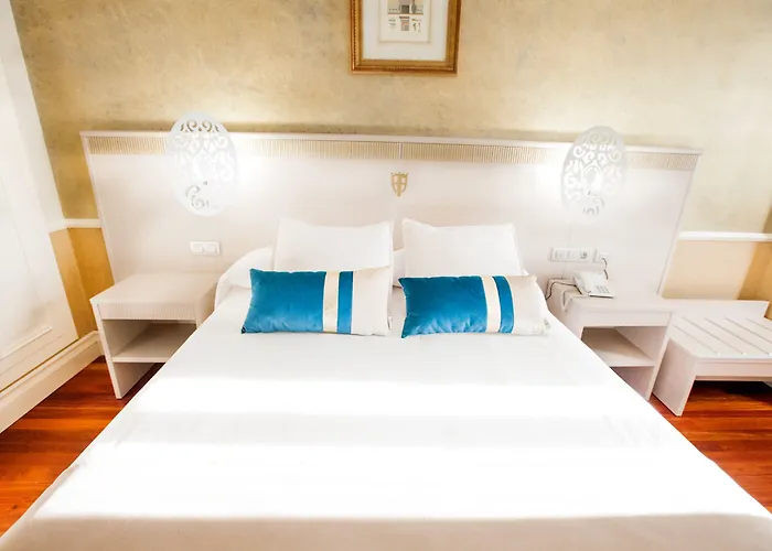 호텔 Alfonso Viii 4*